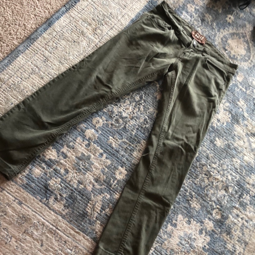 Olive jeans from Spain 🌿